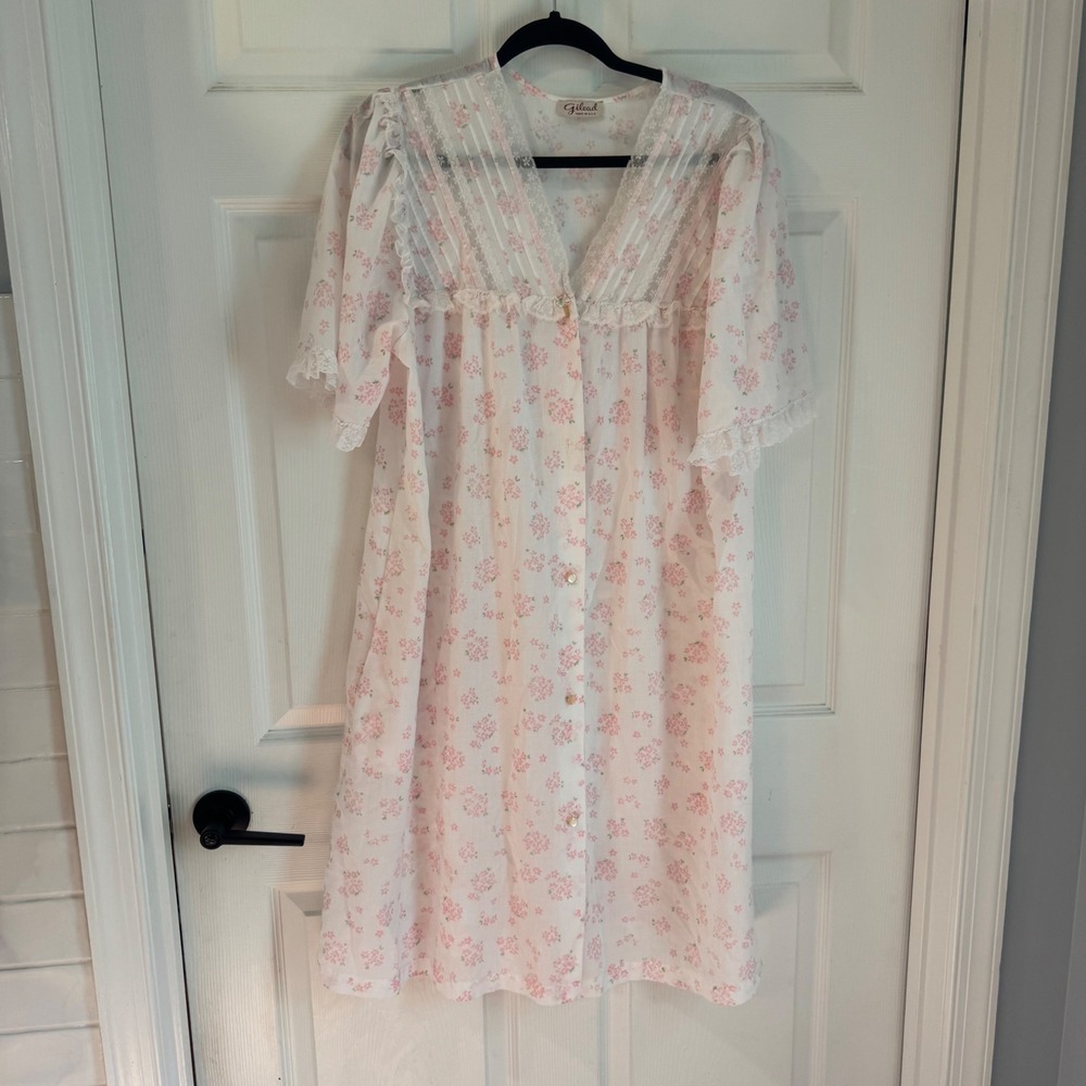 Gilead Nightgown Women Large White Pink Floral Lace Trim Pintuck Vintage USA